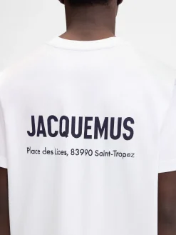 Fashion Jacquemus Het Saint Tropez Place des Lices T-shirt met adres SaintTropezLices