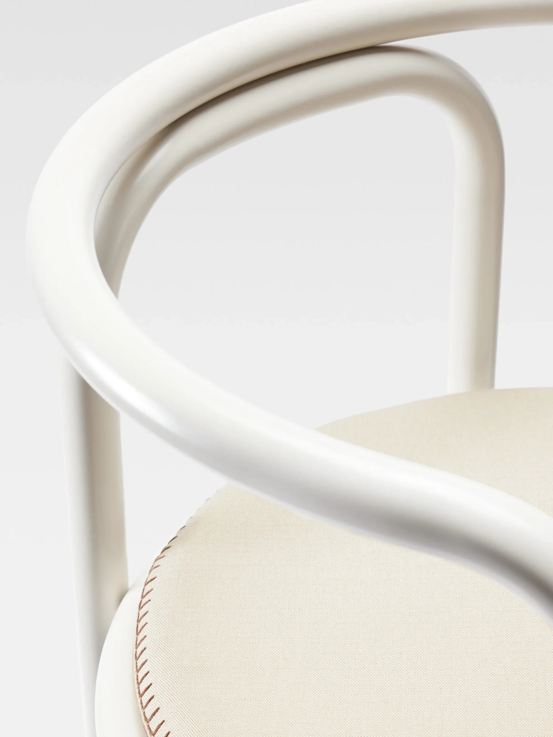 Online Jacquemus Locus Solus stoel Gae Aulenti +Exteta Off-White